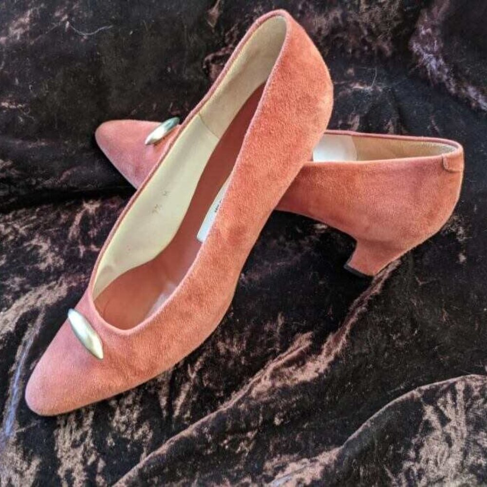 Vintage 1980s Designer Evan-Picone Suede 2-1/4" Heels Pumps, Pewter Accent 7.5